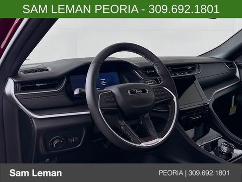 New 2025 Jeep Grand Cherokee Laredo image 9