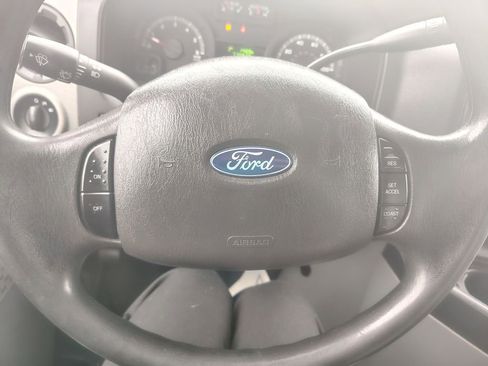 Used 2018 Ford E-350 and Econoline 350 Super Duty w/ Power Windows & Locks Group image 15