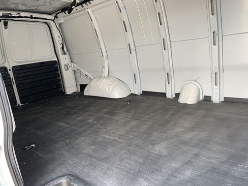 Used 2023 GMC Savana 2500 Extended RWD image 29