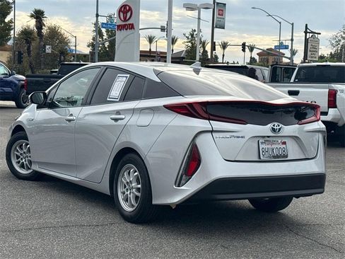 Used 2017 Toyota Prius Prime Premium image 5