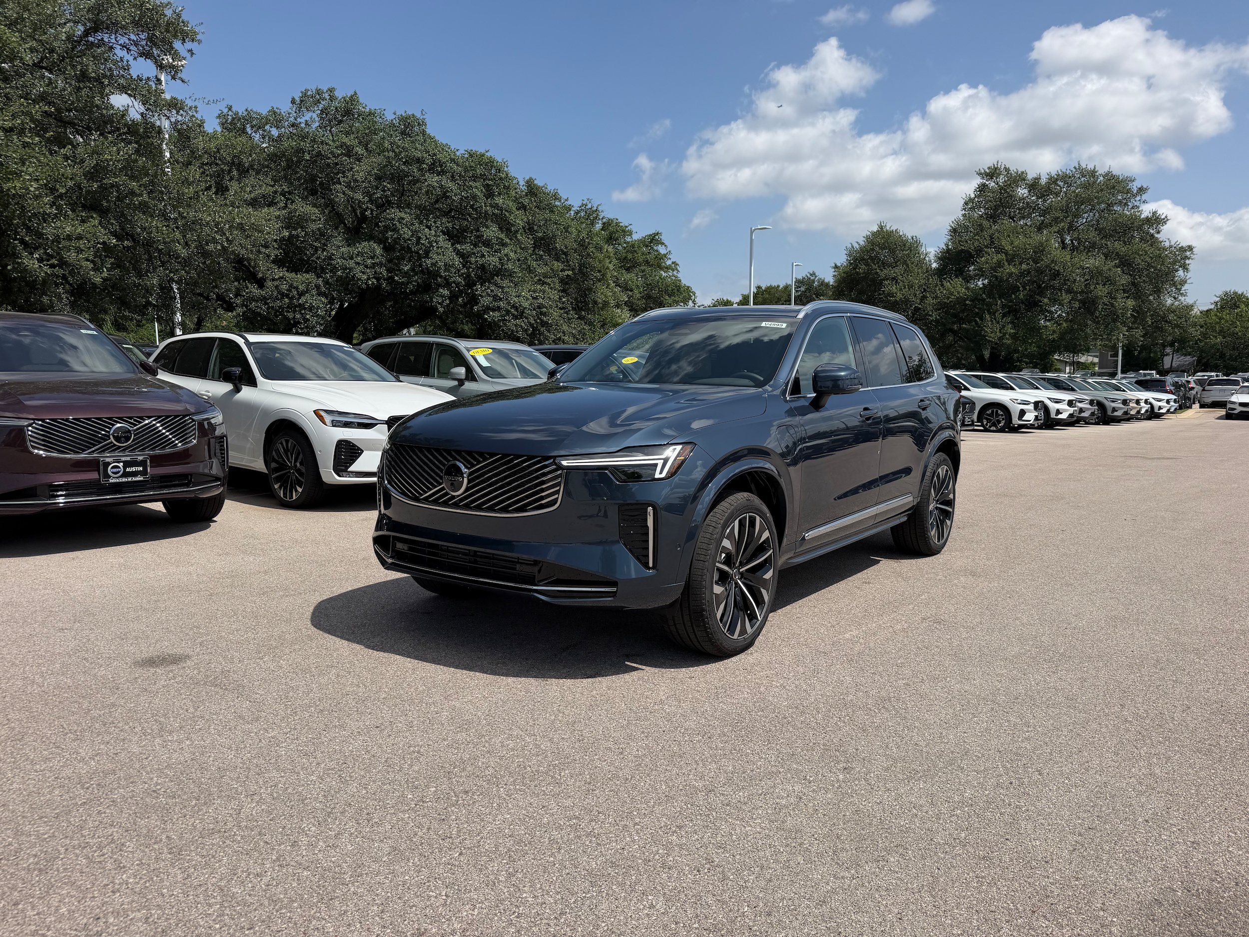 New 2026 Volvo XC90 T8 Plus w/ Protection Package Premier AWD/4WD image 2