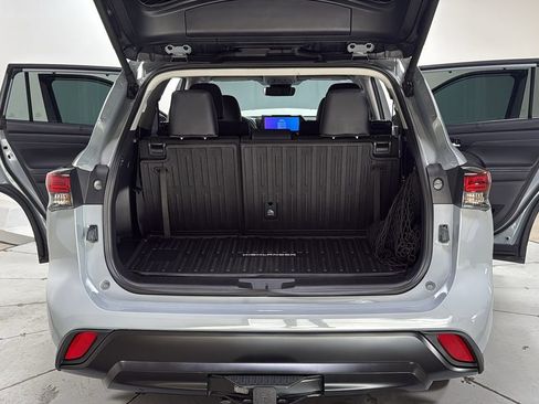 Certified 2024 Toyota Highlander XLE image 16