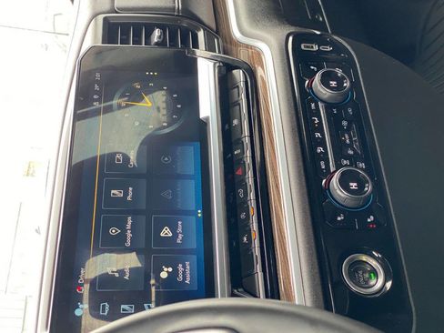 Used 2024 Chevrolet Silverado 1500 LT image 8