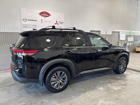 Certified 2024 Nissan Pathfinder SV w/ SV Premium Package AWD/4WD image 4