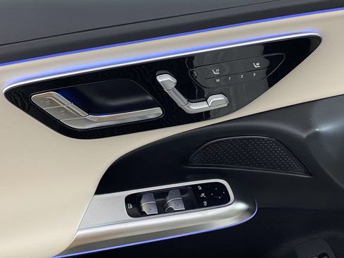 Used 2025 Mercedes-Benz E 350 4MATIC Sedan image 12