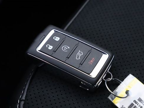 New 2025 Jeep Grand Cherokee Altitude image 32