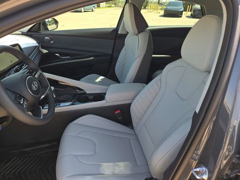 New 2026 Hyundai Elantra Limited FWD image 17