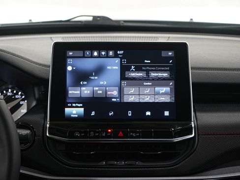 Used 2025 Jeep Compass Trailhawk AWD/4WD image 15