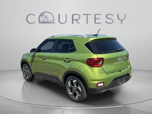 Used 2023 Hyundai Venue SEL FWD image 3