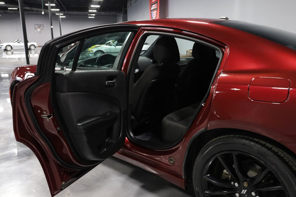 Used 2018 Dodge Charger SXT w/ Blacktop Package RWD image 18