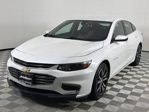 Used 2017 Chevrolet Malibu LT w/ Leather Package image 10