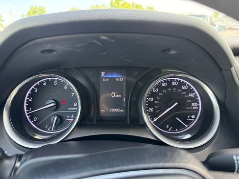 Used 2019 Toyota Camry LE FWD image 19