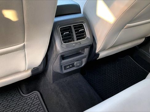 Used 2018 Volkswagen Tiguan SE FWD image 10