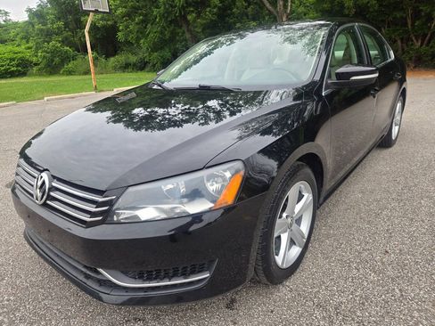 Used 2013 Volkswagen Passat 2.5 SE FWD image 3