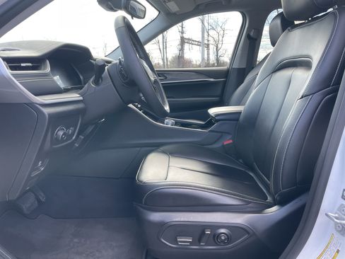 Certified 2023 Jeep Grand Cherokee Limited AWD/4WD image 36