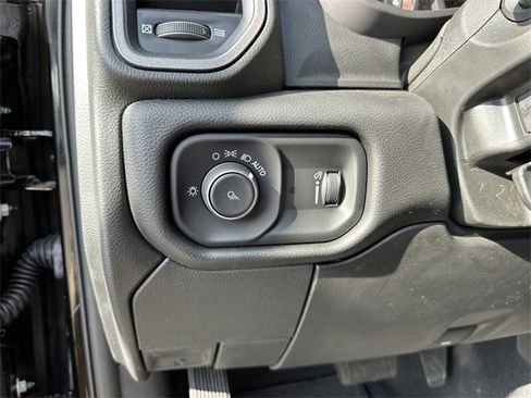 Used 2024 RAM 2500 Tradesman w/ Chrome Appearance Group image 32