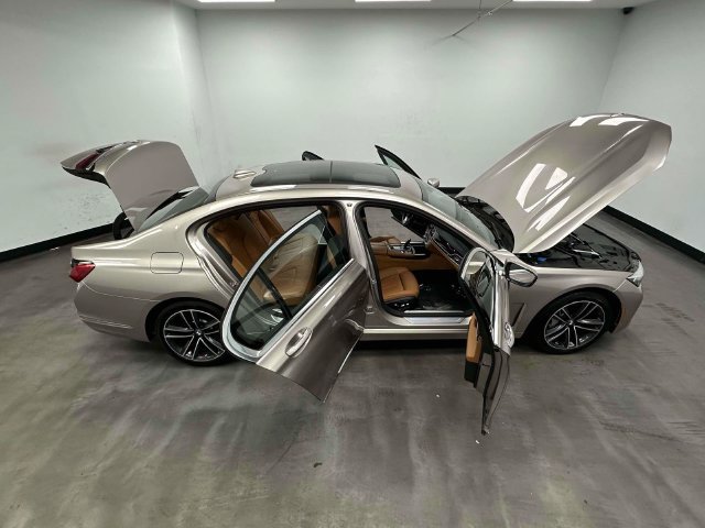 Used 2021 BMW 750i xDrive AWD/4WD image 15