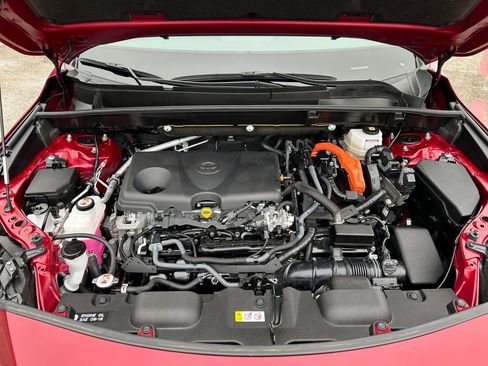 Used 2023 Toyota Venza LE image 29