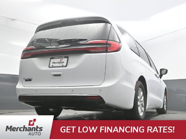 Used 2024 Chrysler Pacifica Touring-L FWD image 37