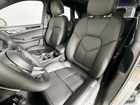 Certified 2026 Porsche Macan AWD/4WD image 5