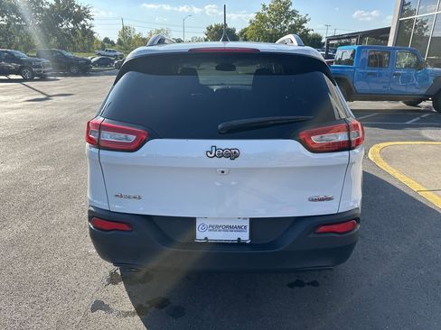 Used 2017 Jeep Cherokee Latitude w/ Cold Weather Group image 4