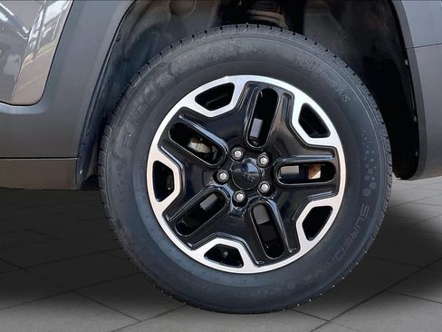 Used 2016 Jeep Renegade Trailhawk AWD/4WD image 12