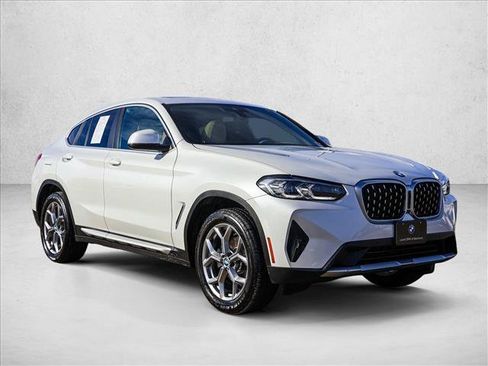 Used 2025 BMW X4 xDrive30i image 3