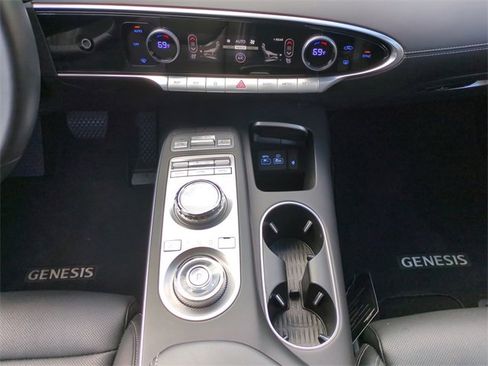 Certified 2022 Genesis GV70 2.5T image 18