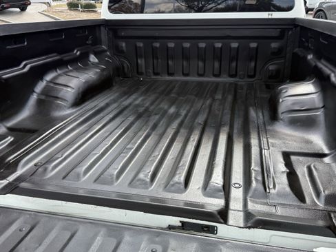 Used 2024 Nissan Frontier SV w/ Technology Package image 32