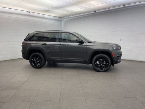 New 2025 Jeep Grand Cherokee Limited w/ Luxury Tech Group II image 2