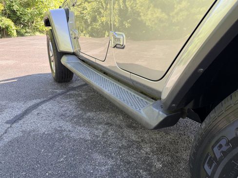 Used 2020 Jeep Wrangler Unlimited Sahara AWD/4WD image 14