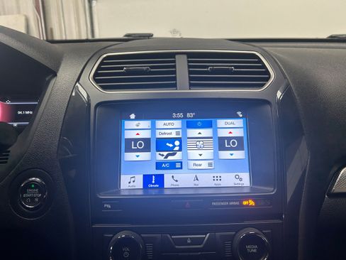 Certified 2018 Ford Explorer XLT w/ Equipment Group 202A AWD/4WD image 20