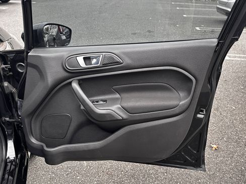 Used 2014 Ford Fiesta SE image 26