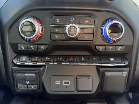 Used 2021 GMC Sierra 3500 SLT w/ SLT Preferred Package image 18