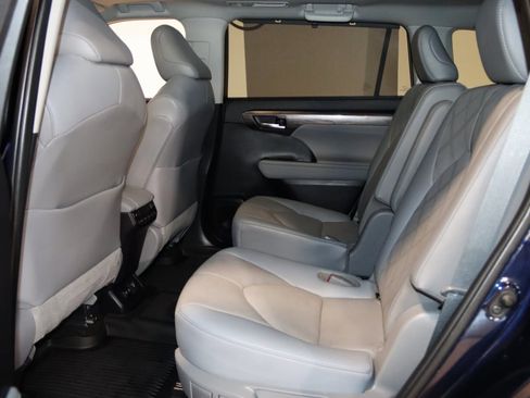 Used 2021 Toyota Highlander Platinum image 56