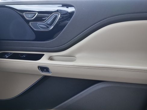 Used 2022 Lincoln Aviator AWD w/ Premium Package image 27