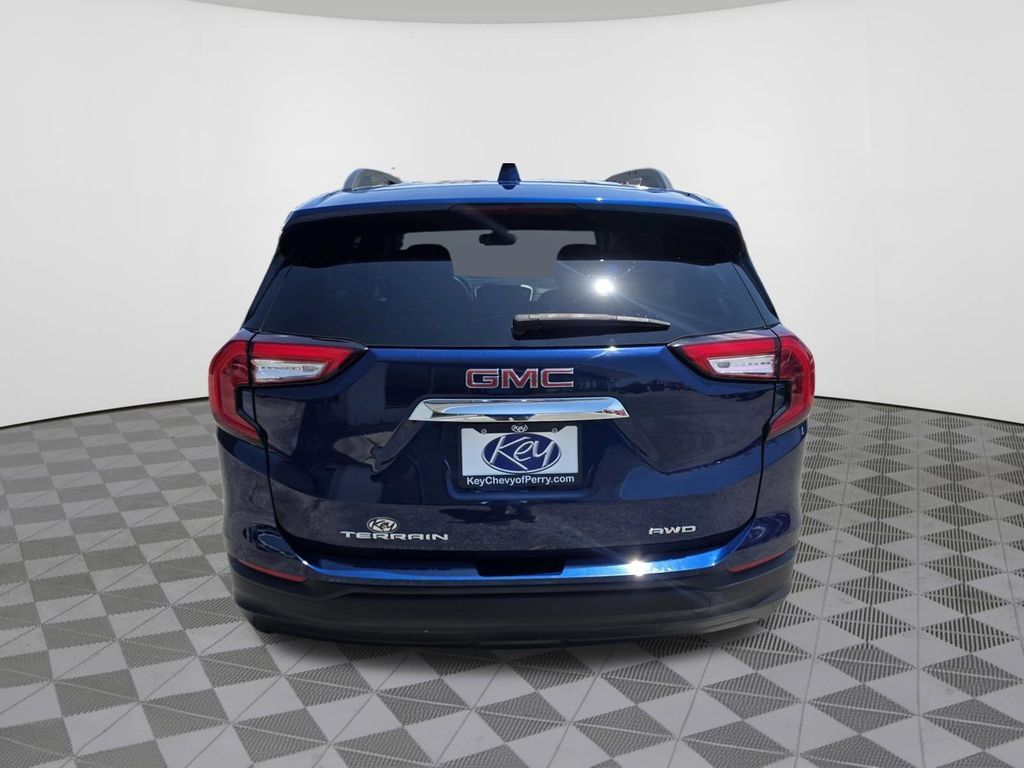Used 2022 GMC Terrain SLE w/ Driver Convenience Package AWD/4WD image 9