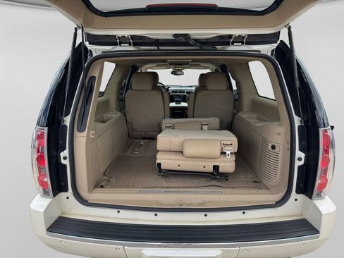 Used 2014 GMC Yukon XL Denali RWD image 23