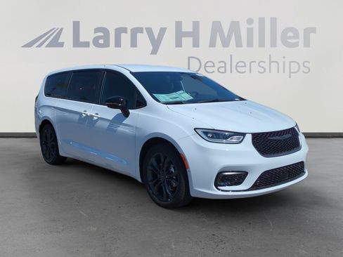 New 2026 Chrysler Pacifica Select FWD image 7