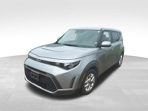 Used 2025 Kia Soul LX w/ LX Technology Package FWD image 6