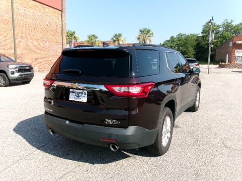 Used 2021 Chevrolet Traverse LT FWD image 3