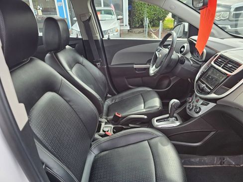 Used 2019 Chevrolet Sonic Premier FWD image 11