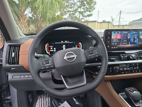 New 2026 Nissan Pathfinder Platinum FWD image 15