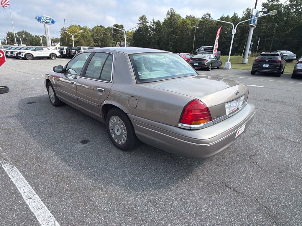 Used 2003 Ford Crown Victoria RWD image 12