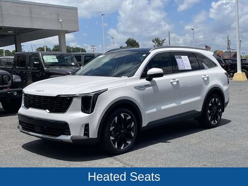 Used 2025 Kia Sorento EX w/ Panoramic Sunroof Package FWD image 4