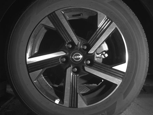 Used 2025 Nissan Sentra SV FWD image 14
