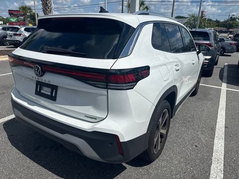 Used 2025 Volkswagen Tiguan SE w/ Panoramic Sunroof Package AWD/4WD image 9
