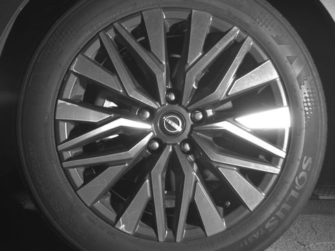 Used 2025 Nissan Altima 2.5 SV FWD image 12