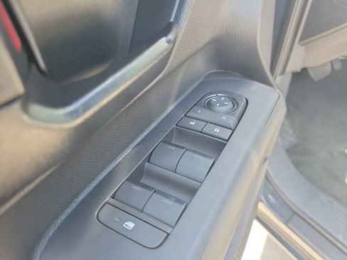 Used 2024 Toyota Tacoma SR5 AWD/4WD image 15