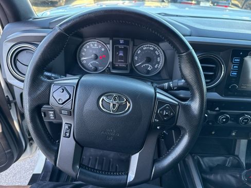 Used 2016 Toyota Tacoma SR5 image 22